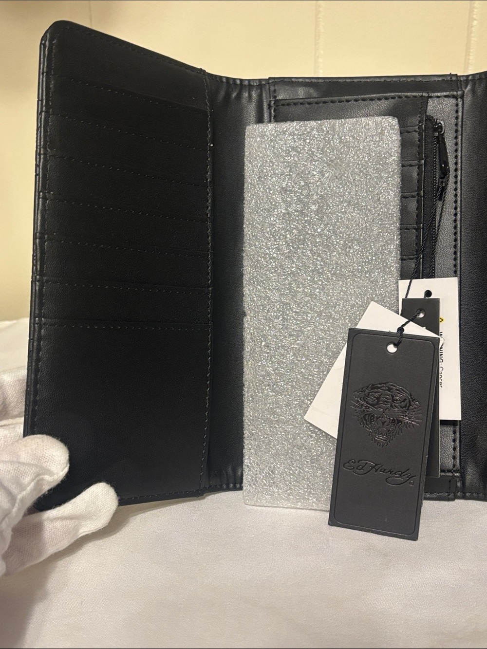 ✨ NWT Ed Hardy Women's Skull & Rose Embossed Flap Wallet Clutch Organizer - ✨ - Picture 4 of 12